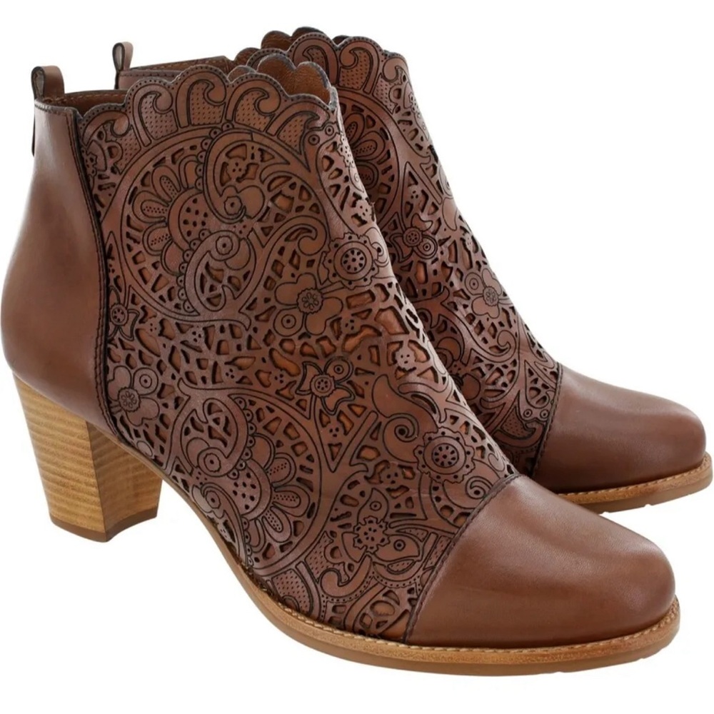 BRIGHTONS GLORY ANKLE BOOTS